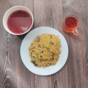 Dieta podstawowa  Botwinka z ziemniakami Ryż na sypko Kokosowy dhal z czerwoną soczewicą Kompot owocowy z jabłkami